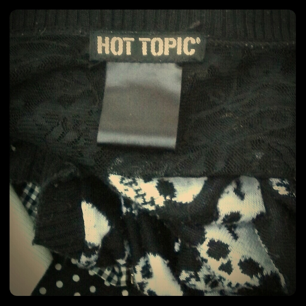 ♦SOLD♦💀HOT TOPIC Gothic Skulls Sweater Cardigan - Picture 5 of 6